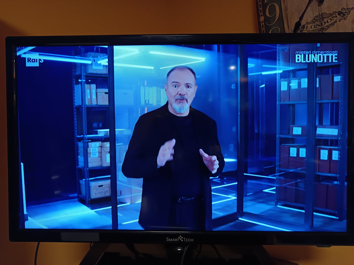 emerge67's tweet photo. Cavolo, se #BluNotte è ben fatto...!
Ho seguito molto il caso di #ViaPoma, e relativamente in poco tempo @CarloLucarelli6 riesce a dare un quadro completo di una vicenda molto complessa.
Eccezionale davvero.
@RaiTre https://t.co/chjwawg2Ve