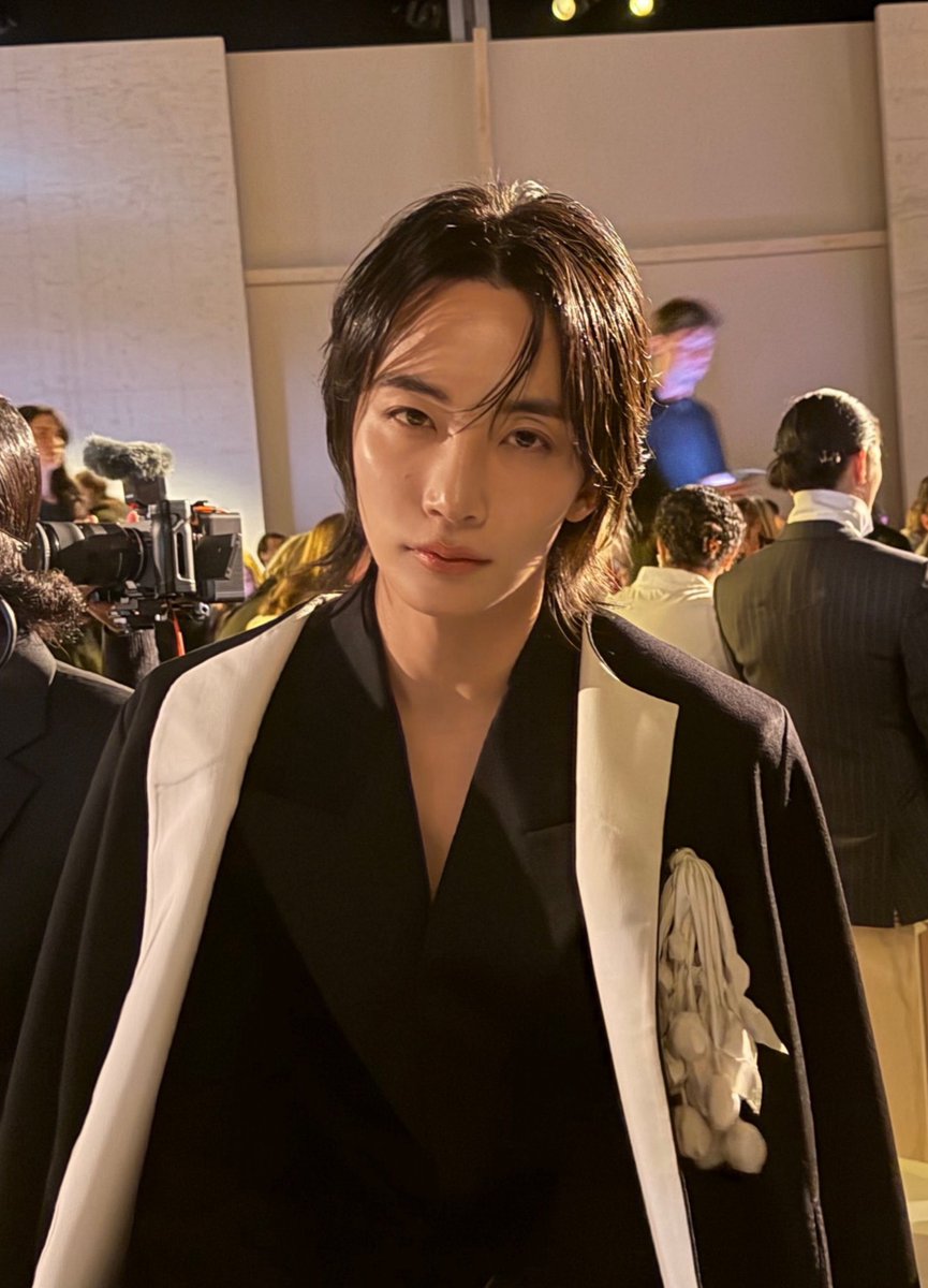 nineofeight_'s tweet photo. this jeonghan                      with this minghao https://t.co/S8W9yF5VHo