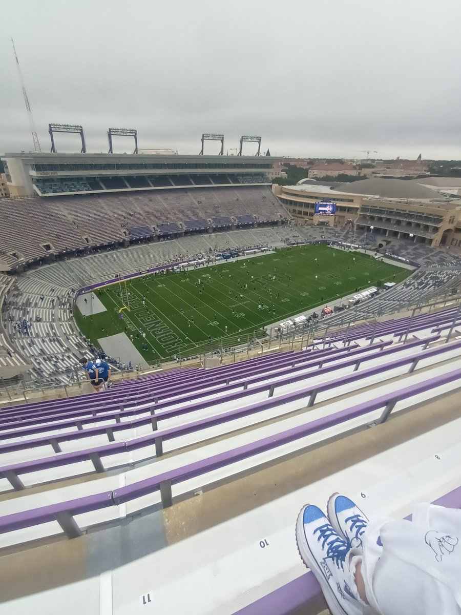gr8justinc's tweet photo. Man, for a stadium that holds 18,000 less than LES...I'm sure way up there. Crazy🤙 #GoCougs #CougarNation #BeatTCU https://t.co/zY1qUrOaTy