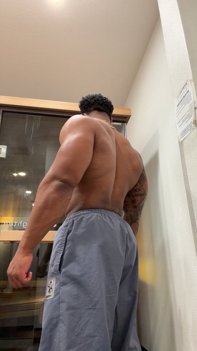 JacksonCaleb116's tweet photo. Proof that Jackson works out 💪🏾 https://t.co/BHznBrf44B