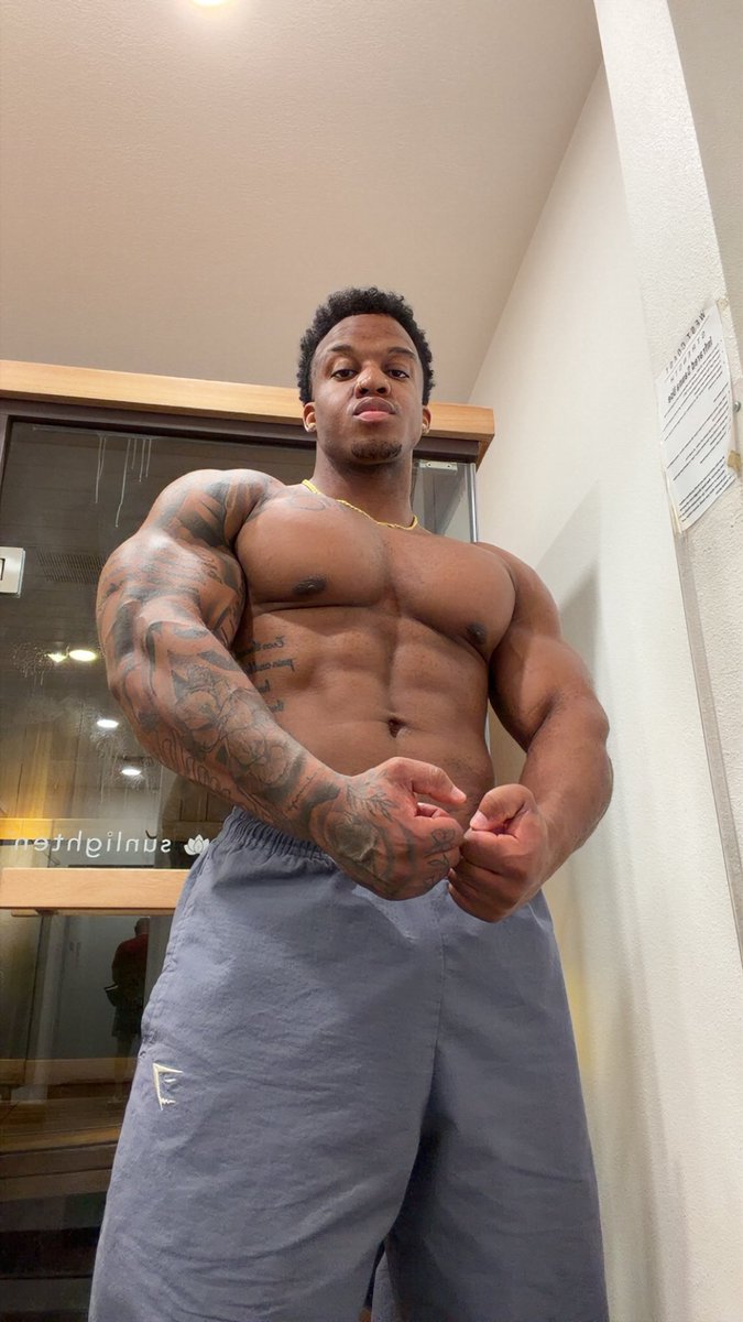 JacksonCaleb116's tweet photo. Proof that Jackson works out 💪🏾 https://t.co/BHznBrf44B