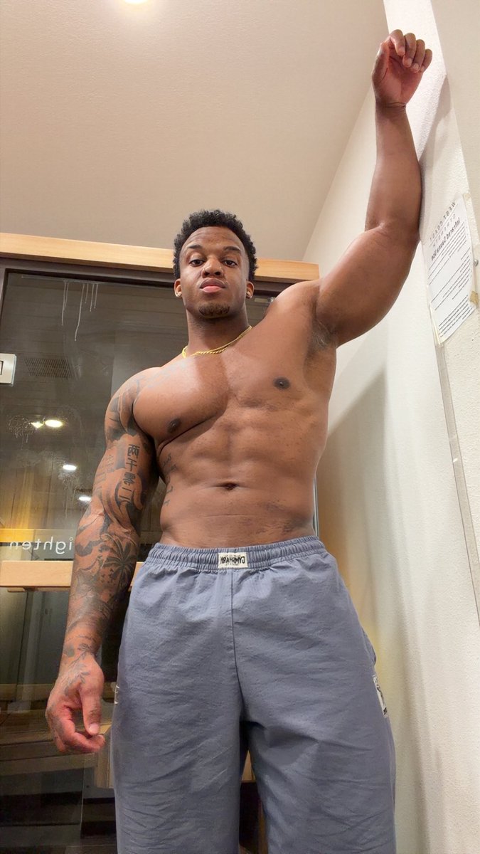 JacksonCaleb116's tweet photo. Proof that Jackson works out 💪🏾 https://t.co/BHznBrf44B