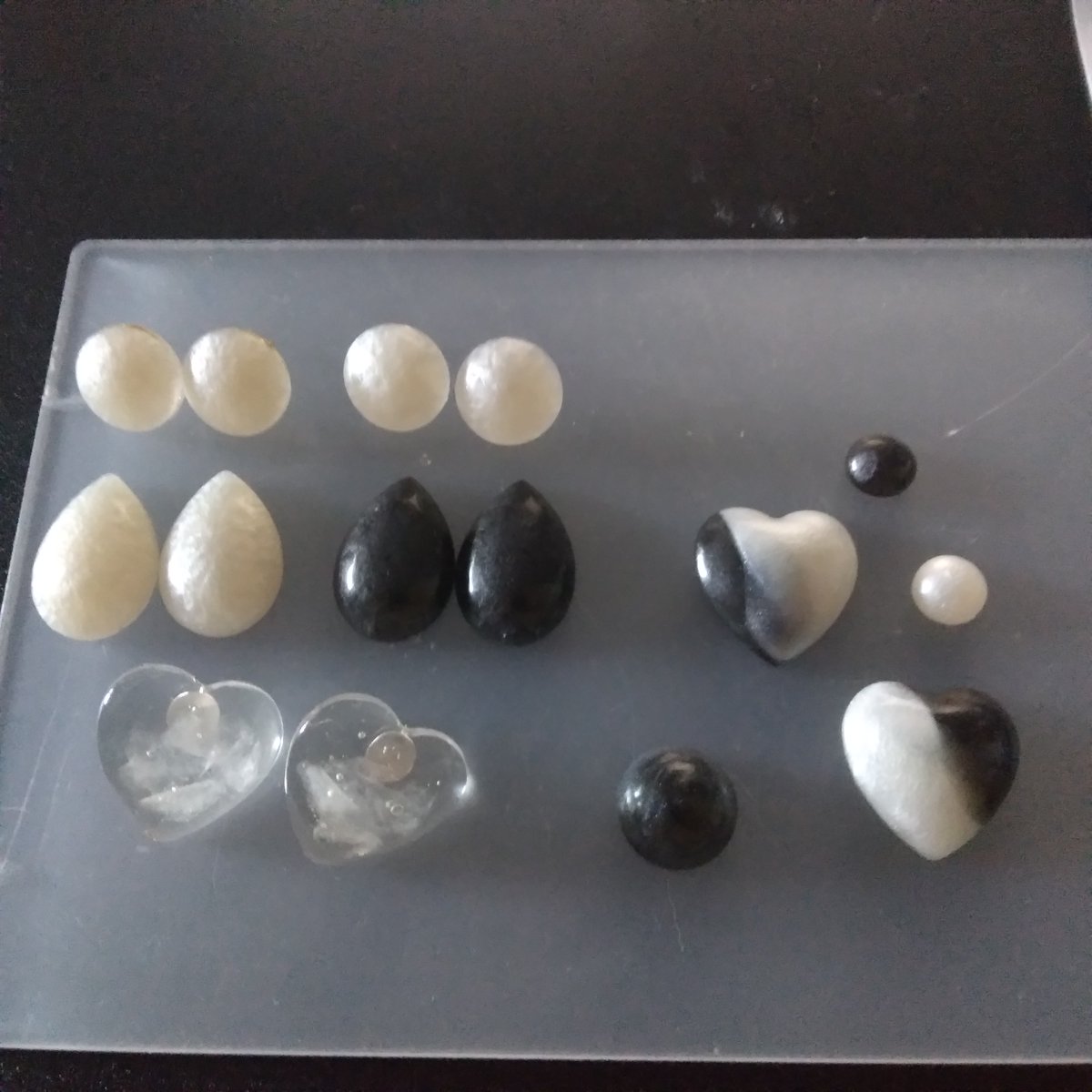 rimha716's tweet photo. What was made on stream today ^^ Still need to drill the dangly earrings...My poor fingers (ᵕ—ᴗ—)
At least I have all the um, guide earrings(?) in one place now instead of all over my desk (˶ᵔ ᵕ ᵔ˶)
#earrings #resin #cute https://t.co/k3nv8e7ihu