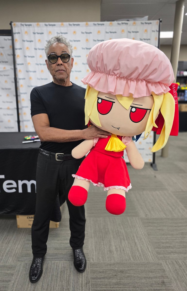 Mysticallala's tweet photo. Giancarlo Esposito got to meet Flandre! 🦇

#東方Project #touhouproject #touhoufumo #flandrescarlet #breakingbad #gusfring https://t.co/BjLLMyAPYO