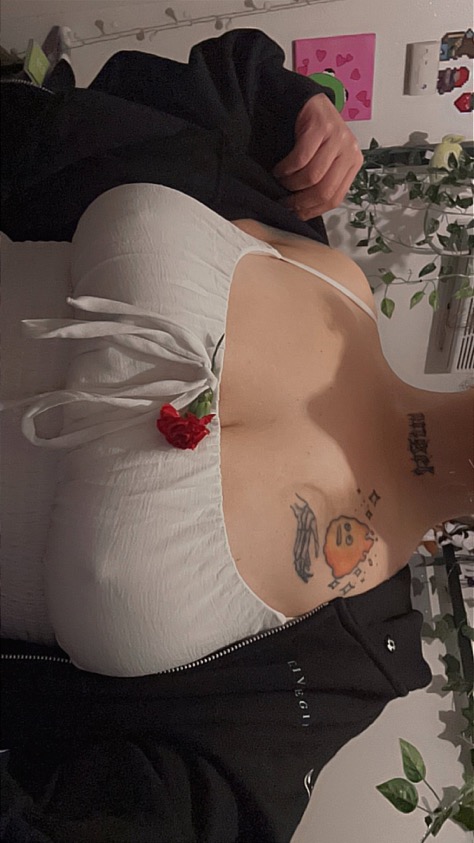 lisaaefv667's tweet photo. boobs angle :3 https://t.co/Du4A630fX2