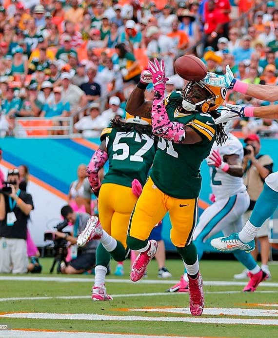 Easton__Butler's tweet photo. Is it time to bring back Pink October in the NFL? https://t.co/SkVFK6f6An
