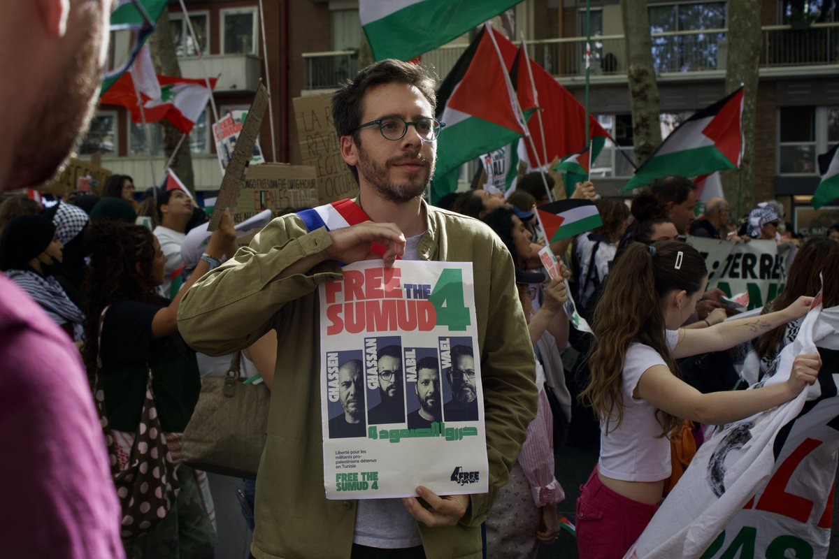 HadrienClouet's tweet photo. Soutien aux 4 de la @gbsumudflotilla pour #Gaza, persécutés par le pouvoir tunisien.

#freethesumud4
#standwithsumud4 https://t.co/DRAWEhg6Z2