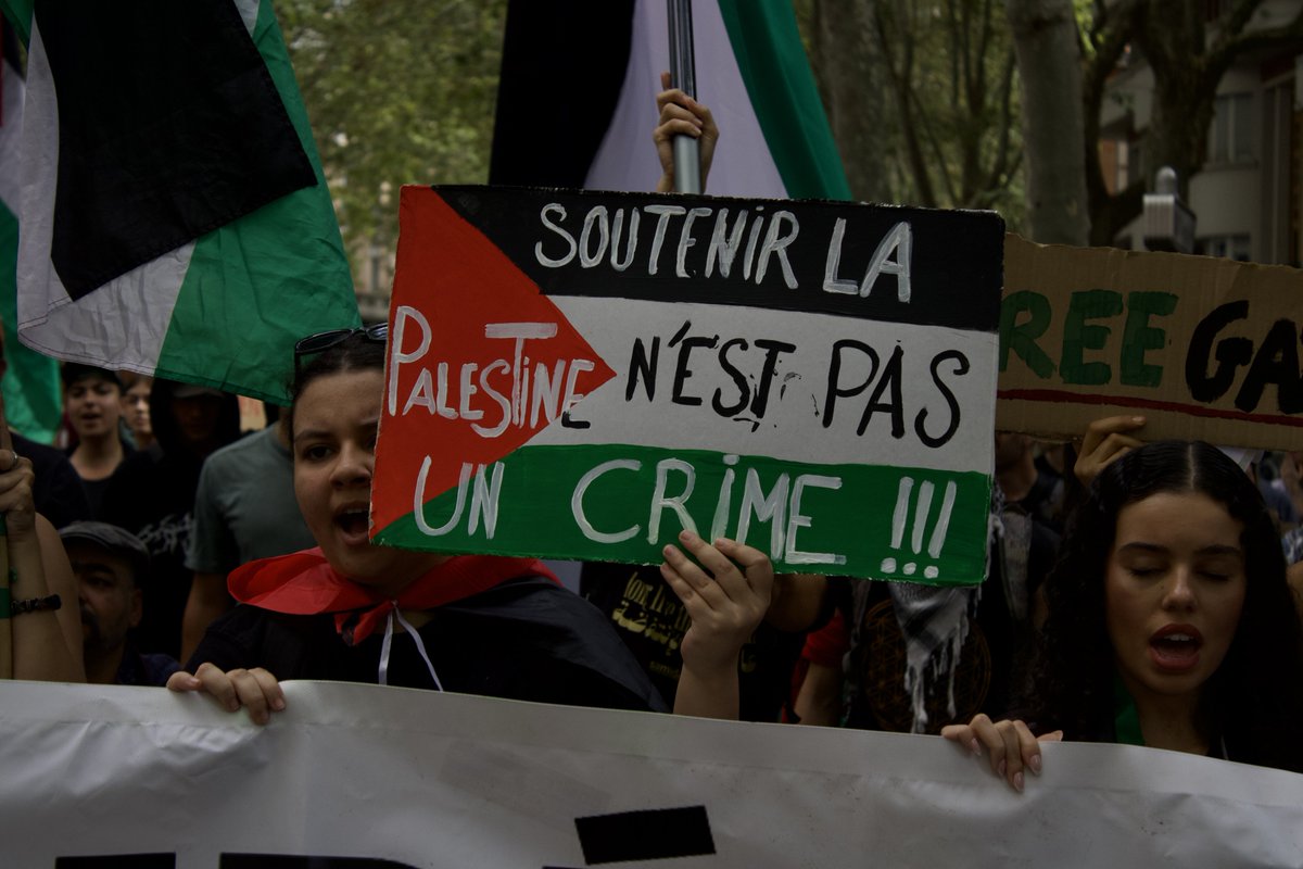 HadrienClouet's tweet photo. Soutien aux 4 de la @gbsumudflotilla pour #Gaza, persécutés par le pouvoir tunisien.

#freethesumud4
#standwithsumud4 https://t.co/DRAWEhg6Z2
