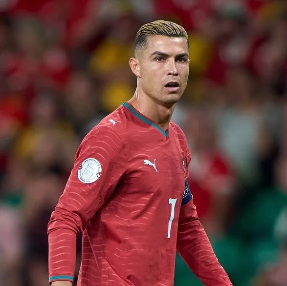 gusholderhaber's tweet photo. Portekiz Futbol Federasyonu, Jorge Jesus ile Cristiano Ronaldo’yu bir araya getirmek için görüşme önerisinde bulundu.

— Jorge Jesus teklifi kabul ederken, Ronaldo’nun henüz yanıt vermediği belirtildi.

• Cristiano Ronaldo, Jorge Jesus’un açıklamalarının ardından milli takımı bırakmıştı.