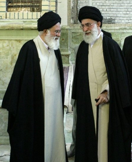 alameshoonam22's tweet photo. سال‌ها تنها مقابل ابرقدرت‌ها و مردم ایران رید اما دیر متوجه شد آب قطع است، سقف بیت روی سر خود و خاندانش هوار شده بود.
#لبیک_یا_خاممه_ای https://t.co/Vbld0NyBVl