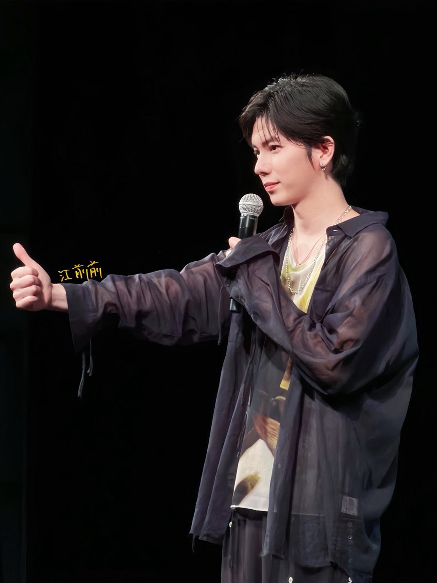 eronowj's tweet photo. Watched Liveship today and all my Yokohama memories came back. Thanks 33 for shouting CANADA for me so YU could hear it! His “You came all this way for my TALK?!” face still cracks me up.🤣
YU noticed our balloons! Yes YU, these balloons really do exist now! 😆
#楊宇騰YU 
#YU https://t.co/XYX1MQV6wj