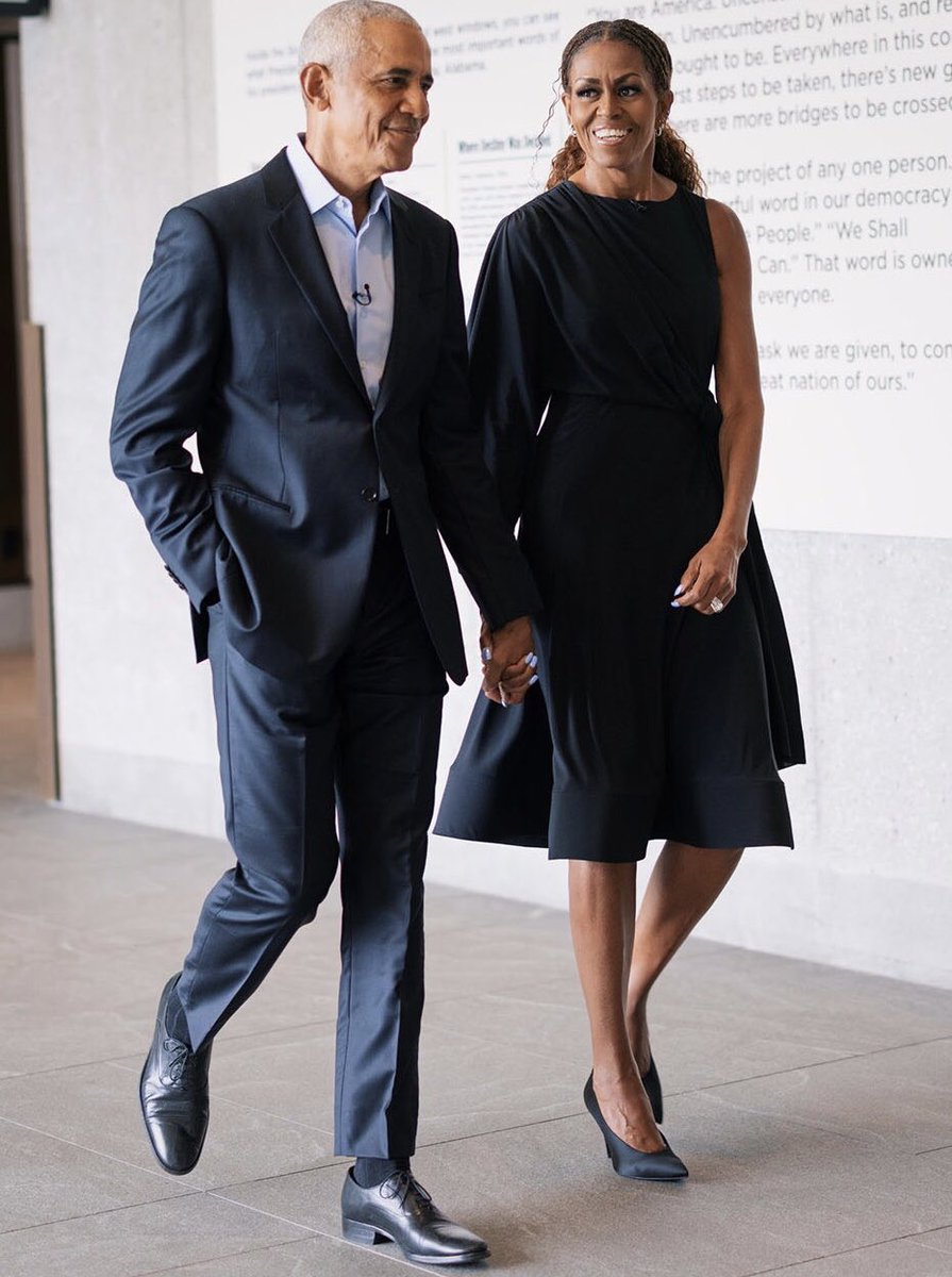 TheRickyDavila's tweet photo. A very happy 34th anniversary to First Lady Michelle Obama and President Barack Obama, I love their love. 💙 https://t.co/H03YBotXS5