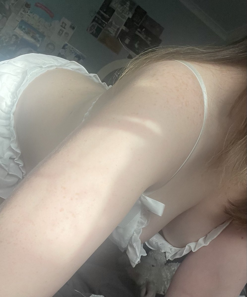 bunnyruu's tweet photo. #nsfwtwt first post kind of nervous 😓😓 https://t.co/YtC447vl0e