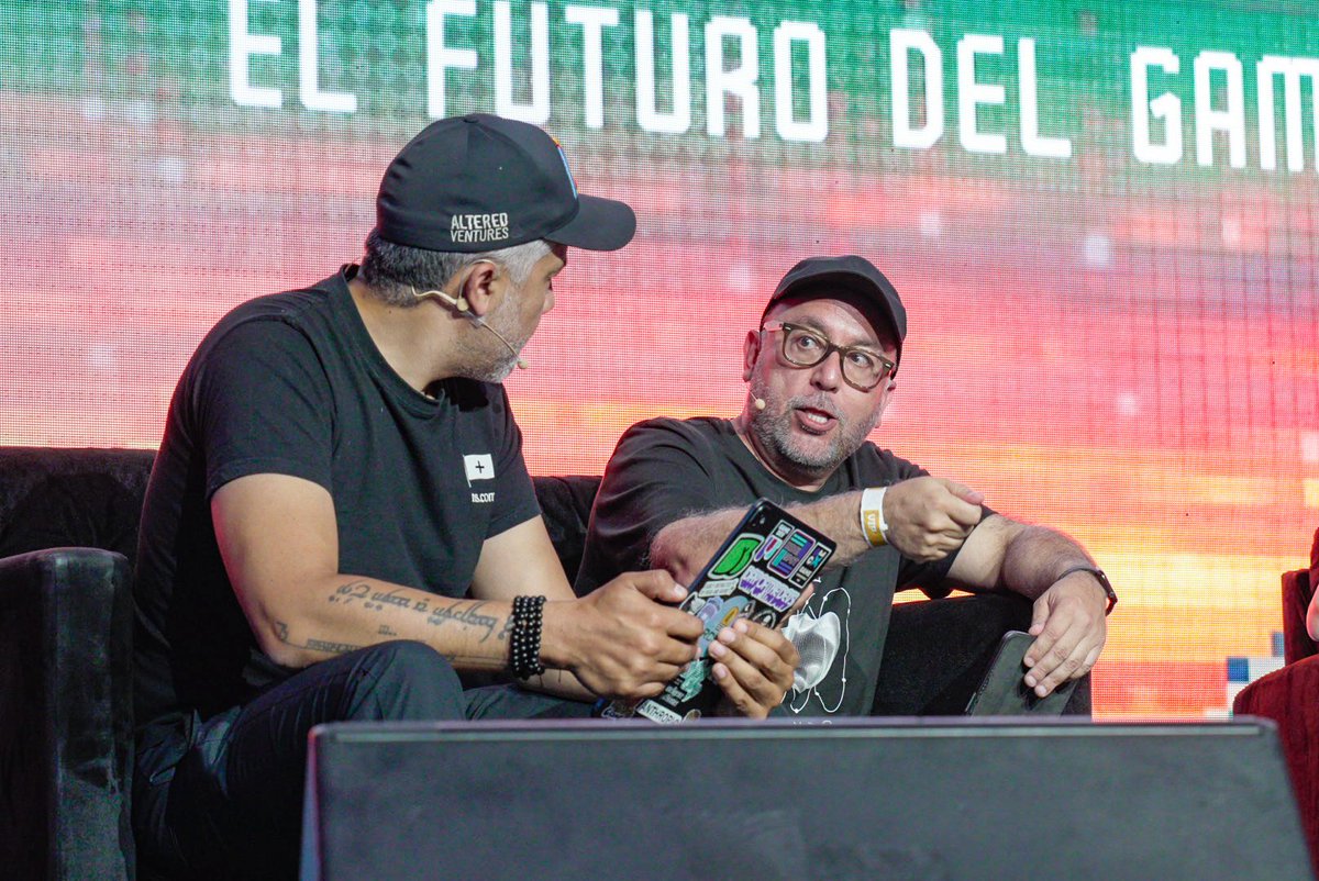 Superindiegam3s's tweet photo. 🎮 ASÍ SE VIVIÓ @mundofuturo_ EN SUPER INDIE GAMES.

Una conversación en vivo, grandes ideas sobre el futuro de la industria y una comunidad que se reunió para hablar de videojuegos, tecnología y todo lo que viene. 🔥 https://t.co/c4dX5kQ322