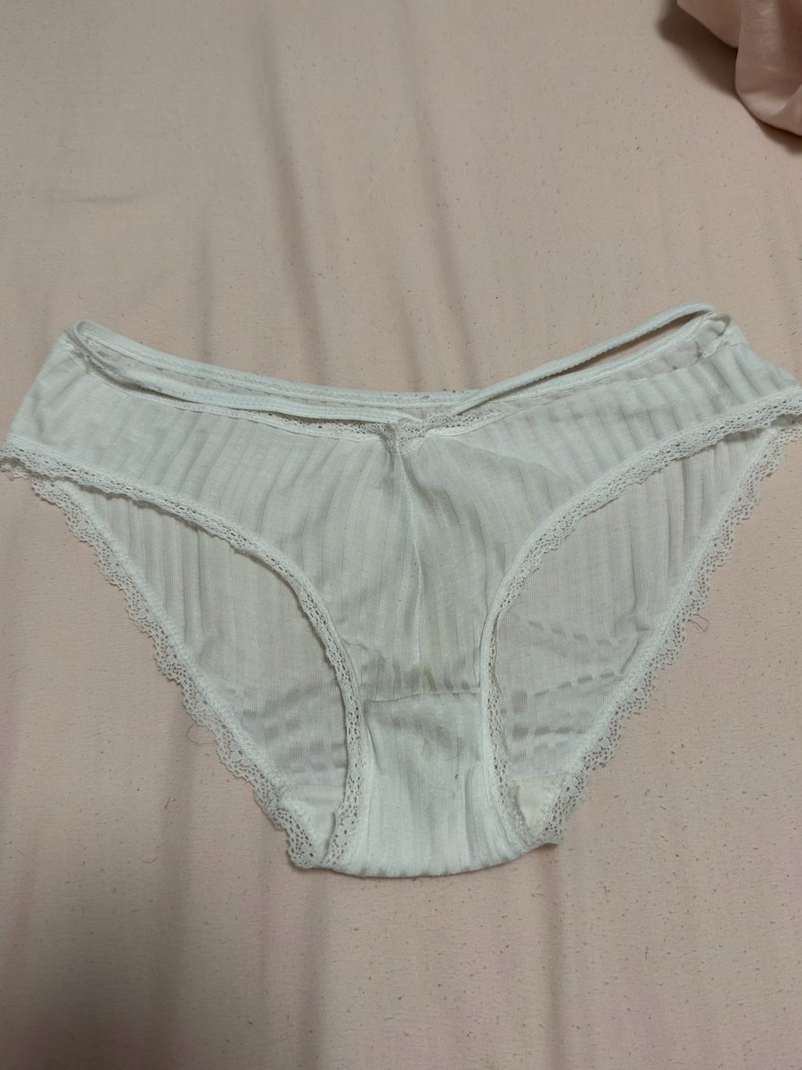 Jiarui617's tweet photo. 06年舞蹈生两天的原味。厚厚的一层白带结痂 淡淡的酸奶味道👅 出运费就送 #原味可私 #舞蹈生 https://t.co/9LLcGjqeRs