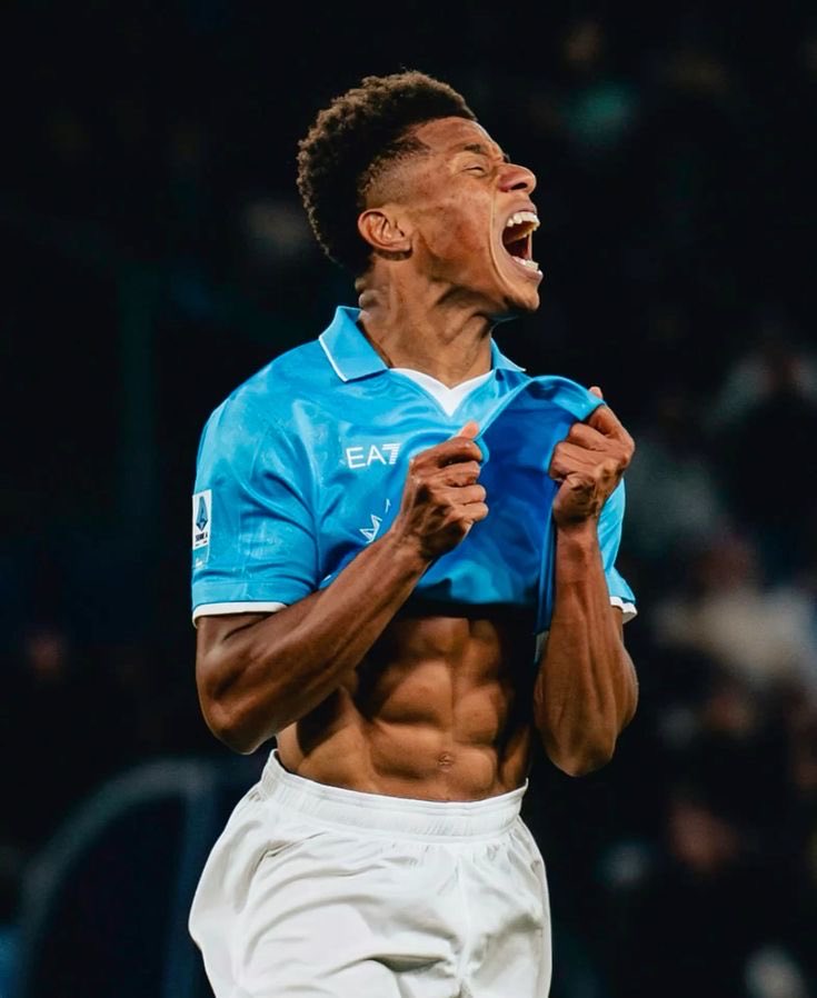 iamstarboy49x's tweet photo. Con questo annuncio rientro ai @PhResurgence dopo aver chiarito ringrazio tutti i club che mi hanno contattato ma torno in casa mia❤️🖤🙏 https://t.co/IkrNChI9SQ