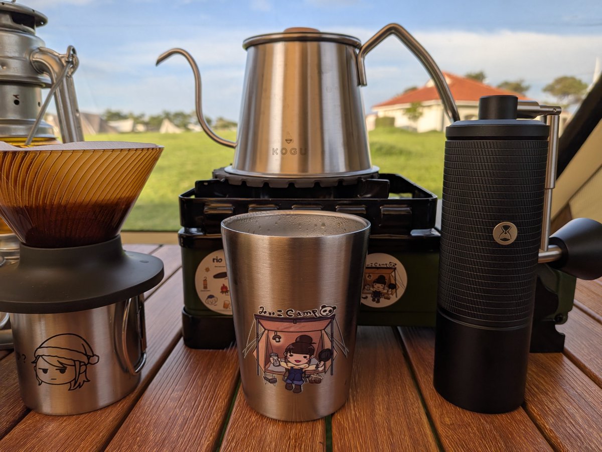 tamukun01's tweet photo. おはようございます☀️🏕
今朝は初めてのキャンプでの珈琲ドリップ☕️
「ゴリゴリタイム」を楽しむため、みいこさんの動画や色々調べてギアを揃えました✨✨✨😊
キャンプの朝の清々しくて気持ちの良いひと時をこれからは、珈琲が楽しませてくれます😊
@mimi000070000
#珈琲考具
#TIMEMORE https://t.co/95qyk355Kg