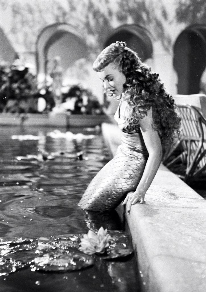 aseellS0's tweet photo. Mr. Peabody and the mermaid https://t.co/yLRJzKLd7K