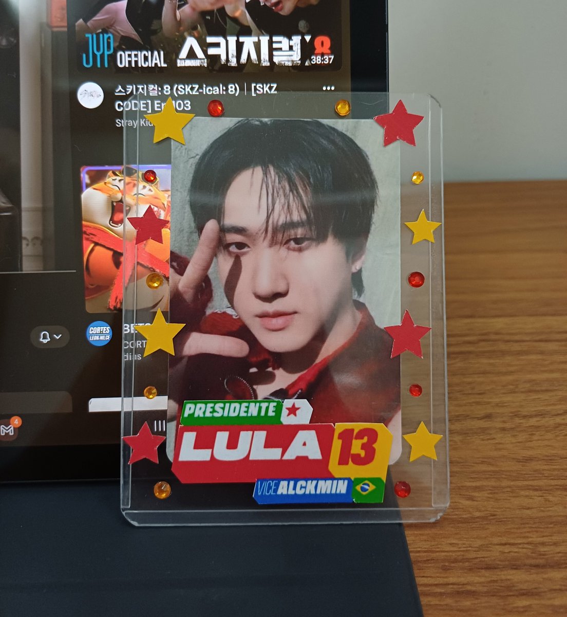 minhocartman's tweet photo. seo changbin está com lula 13 https://t.co/mH31Mk7nxa