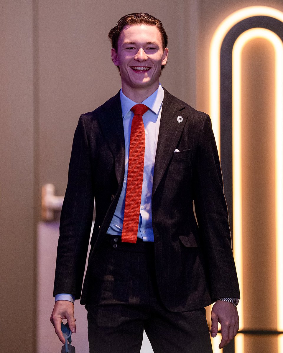 Safe to say Matthew Schaefer is ready for the @​NYIslanders' home opener! 😁 
 [📷](https://pbs.twimg.com/media/HTvNn6GagAAhXNJ.jpg) https://pbs.twimg.com/media