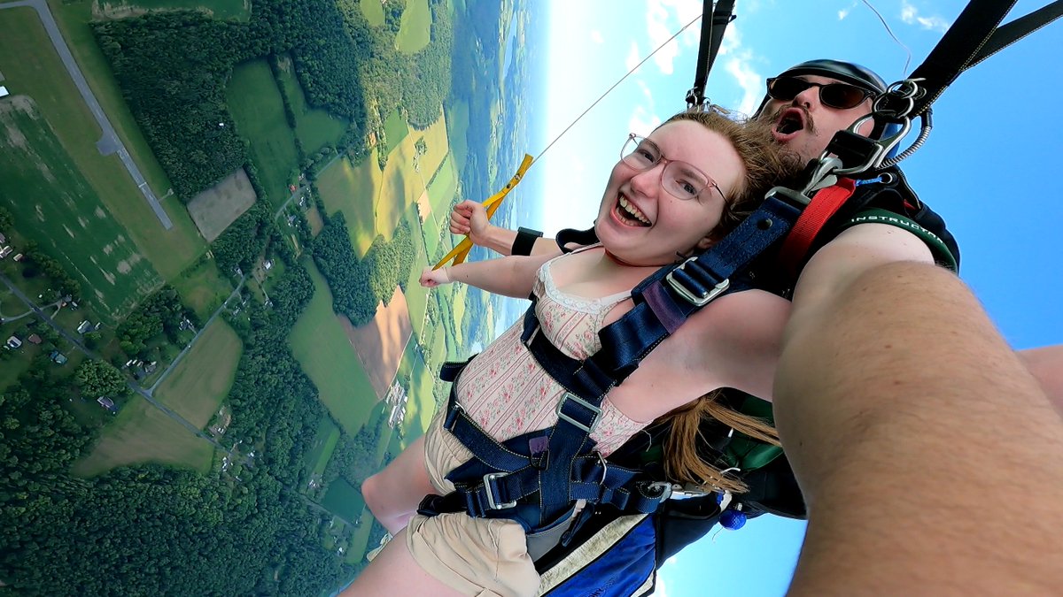 SkydiveCNY's tweet photo. Adrenaline in my veins, clouds at my feet.
#SkyHigh #CloudsAtMyFeet #SkydiveCNY #TheFirstJumpExperts https://t.co/PYwoFO7Wi4