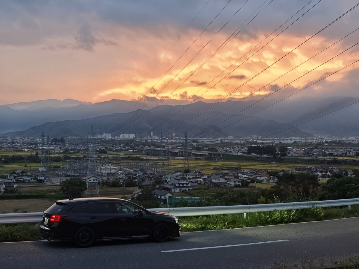 8810_vmgf's tweet photo. おはようございます、さっそくいい景色に出会えました https://t.co/rjetHuchuv