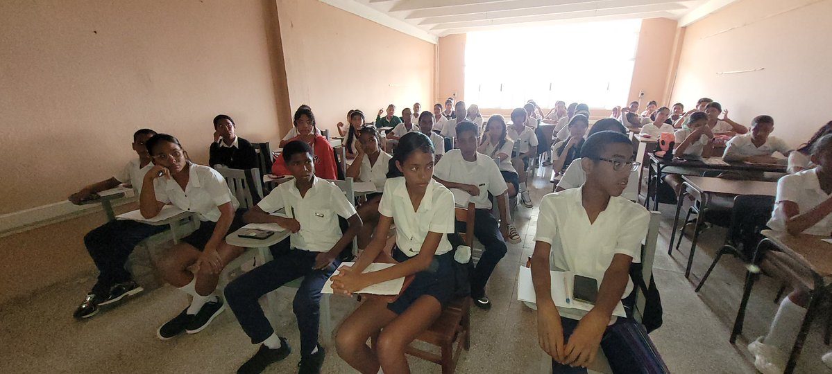 Rafaelvt95's tweet photo. Recorrimos las aulas del Proyecto de atención al talento de Secundaria Básica que forma parte del @ipvceguantanamo , intercambiamos con los educandos y diseñamos acciones para elevar los resultados en concursos. 
@yoeaberob1 @Educa_Gtmo @yusdania https://t.co/PiiPm1jKgL