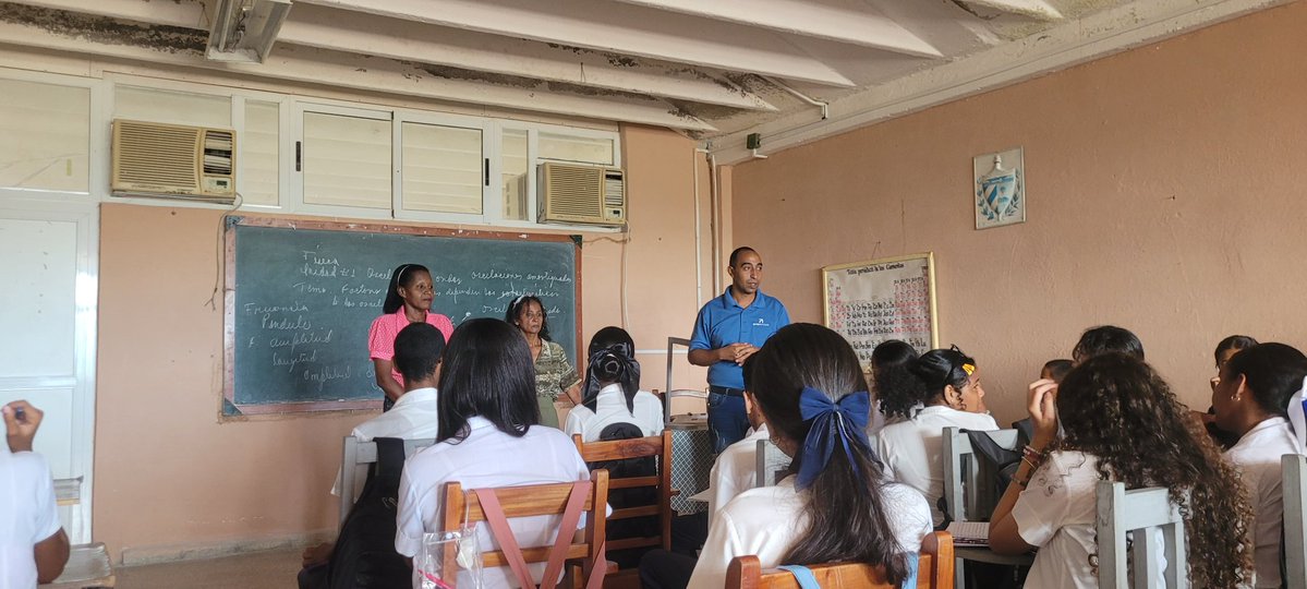 Rafaelvt95's tweet photo. Recorrimos las aulas del Proyecto de atención al talento de Secundaria Básica que forma parte del @ipvceguantanamo , intercambiamos con los educandos y diseñamos acciones para elevar los resultados en concursos. 
@yoeaberob1 @Educa_Gtmo @yusdania https://t.co/PiiPm1jKgL