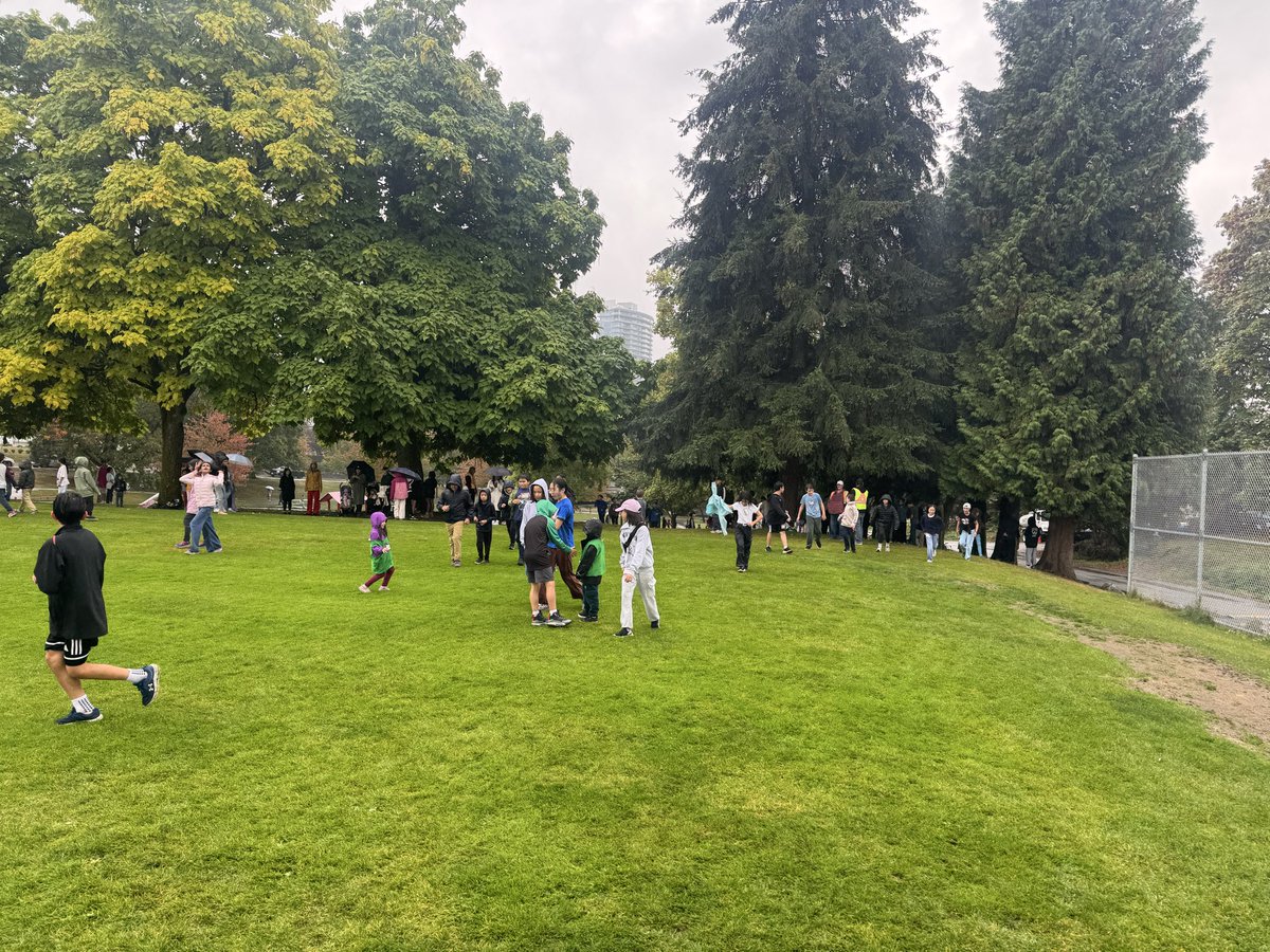 kitchenerSD41's tweet photo. Honouring Terry Fox and his legacy on Friday. Even with our afternoon rain students staff and parents participated in our annual event. 
#terryfoxfoundation https://t.co/IRltjIIchm