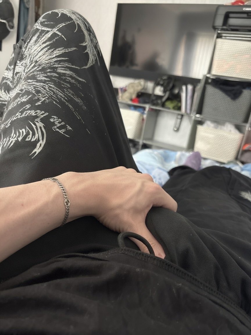 Amiwrongxd's tweet photo. hiiiiii 🖤✨

- bi emo boy
- Not new to #nsfwtwt 
- needy little thing 🥺
- dms are WIDE open 💌
- tease me, use me, edge me, talk dirty to me 
- S + H kinks 
- I’m extra needy for attention 😩💕
-  don’t be shy, I bite (but only if you ask) 🐈‍⬛ https://t.co/e9XsvCARH7