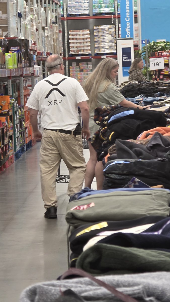 Jryck791's tweet photo. Sams club today..... https://t.co/OsNVyyQ7RA