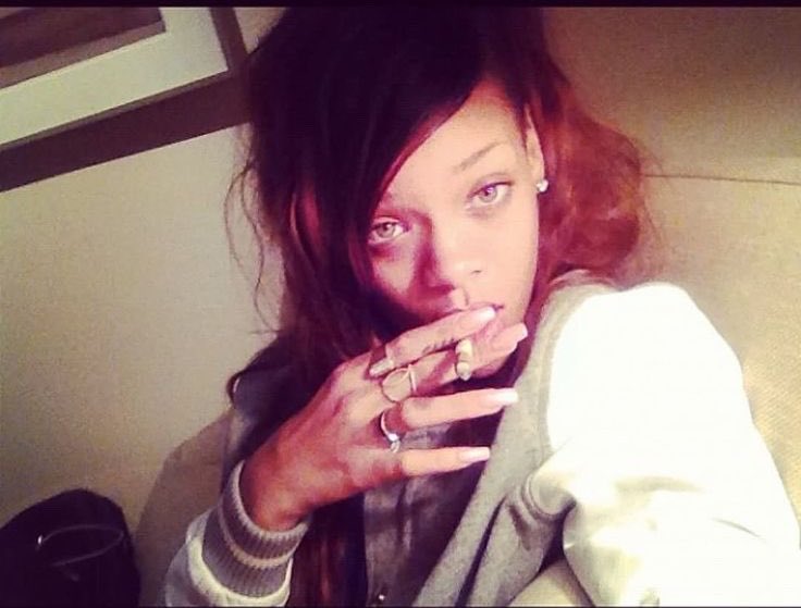 OldInternetFeel's tweet photo. Rihanna's Instagram pics from the 2010s https://t.co/06h7cxHWpT
