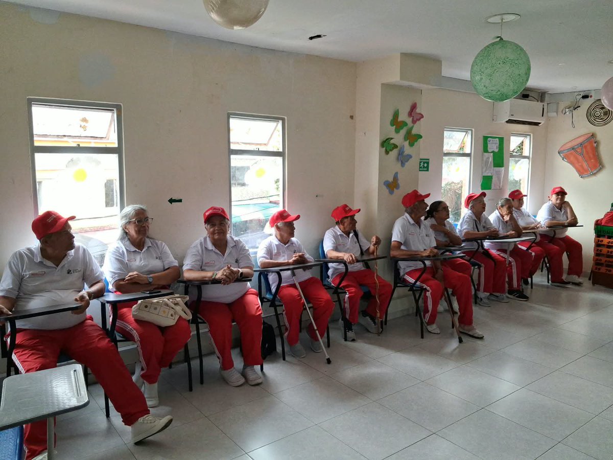 SecGobCundi's tweet photo. #Destacado||🏅En San Juan de Rioseco desarrollamos una jornada de prevención de las violencias dirigida a personas mayores, fortaleciendo sus competencias psicosociales, el reconocimiento de sus derechos y las rutas de atención. 🤝 https://t.co/ZoyfANWQ1k