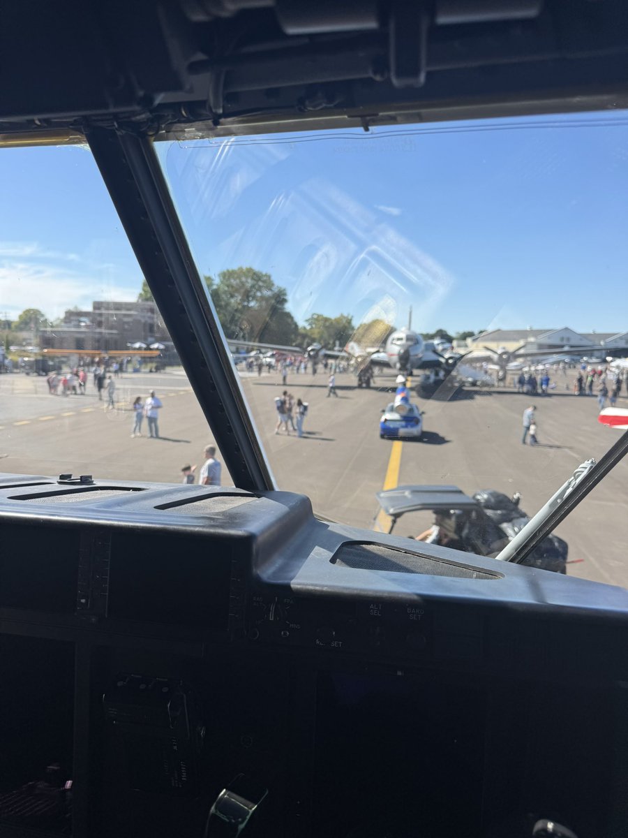 NotFma's tweet photo. Jackie’s in the captain position and I am in copilot position at 2026 Bowman Field Festival on Louisville Kentucky https://t.co/PCVdD40O70