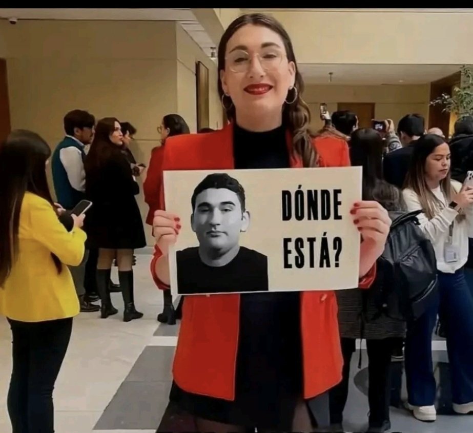 FirmeContraRojo's tweet photo. @emischneiderv @SerranoDaniela_ Qué patético e hipócrita eres Emilio. https://t.co/uvpabhiUay