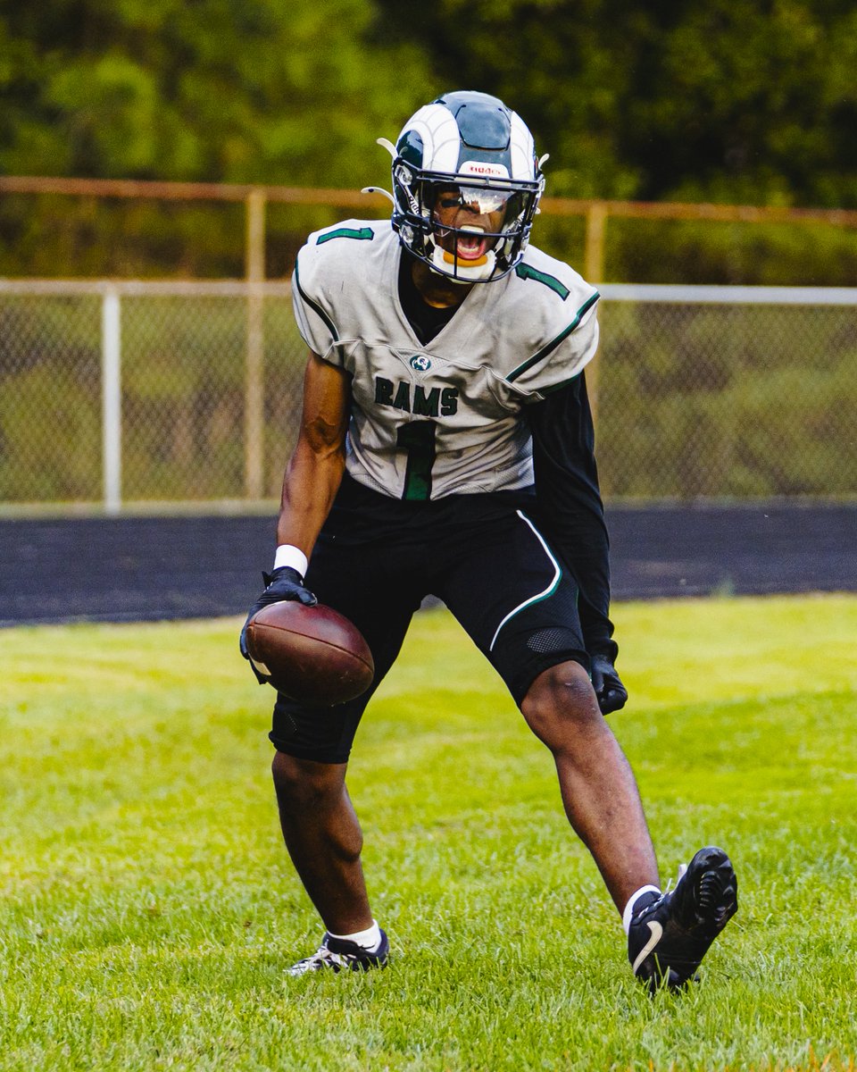 DerrickClark_5's tweet photo. Mid- season jr year highlights
12 rec 7 tdโs 403 all purpose yards
Wr/db co:2028
https://t.co/7lOELJg9Gc
Weeks 1-5 https://t.co/Dq2fV1F5D9