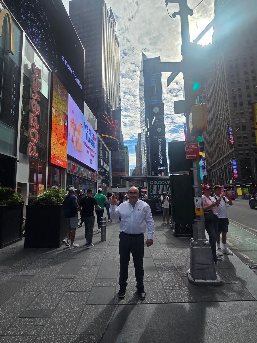 Midland_College's tweet photo. A Chap in Times Square?! 🗽 MC Maintenance Technician Antonio Erazo is representing Midland College all the way in NYC! Of course, he had to throw up the Chaps sign. #ChapsAroundTheWorld https://t.co/uJB8dbKrHv