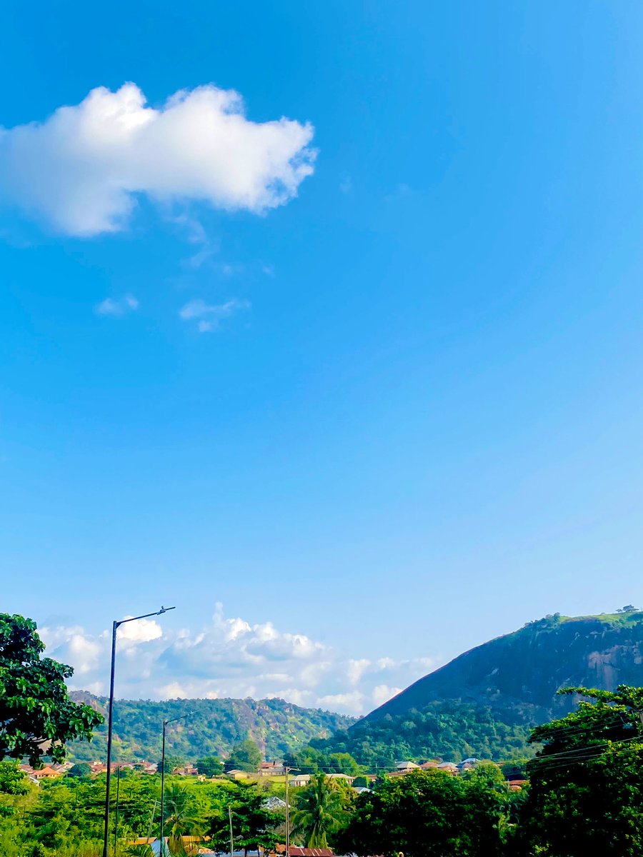 adeoti_jos's tweet photo. Ilu Òkè — a land surrounded by rocks. 🪨😍

This is Tapa, Ibarapa North, Oyo State. 🇳🇬

A beautiful reminder that there’s so much natural beauty right here in our own backyard. We are truly blessed. ❤️🌍

Captured 📸🤳 by me. 😁 https://t.co/qxW8DQSegx