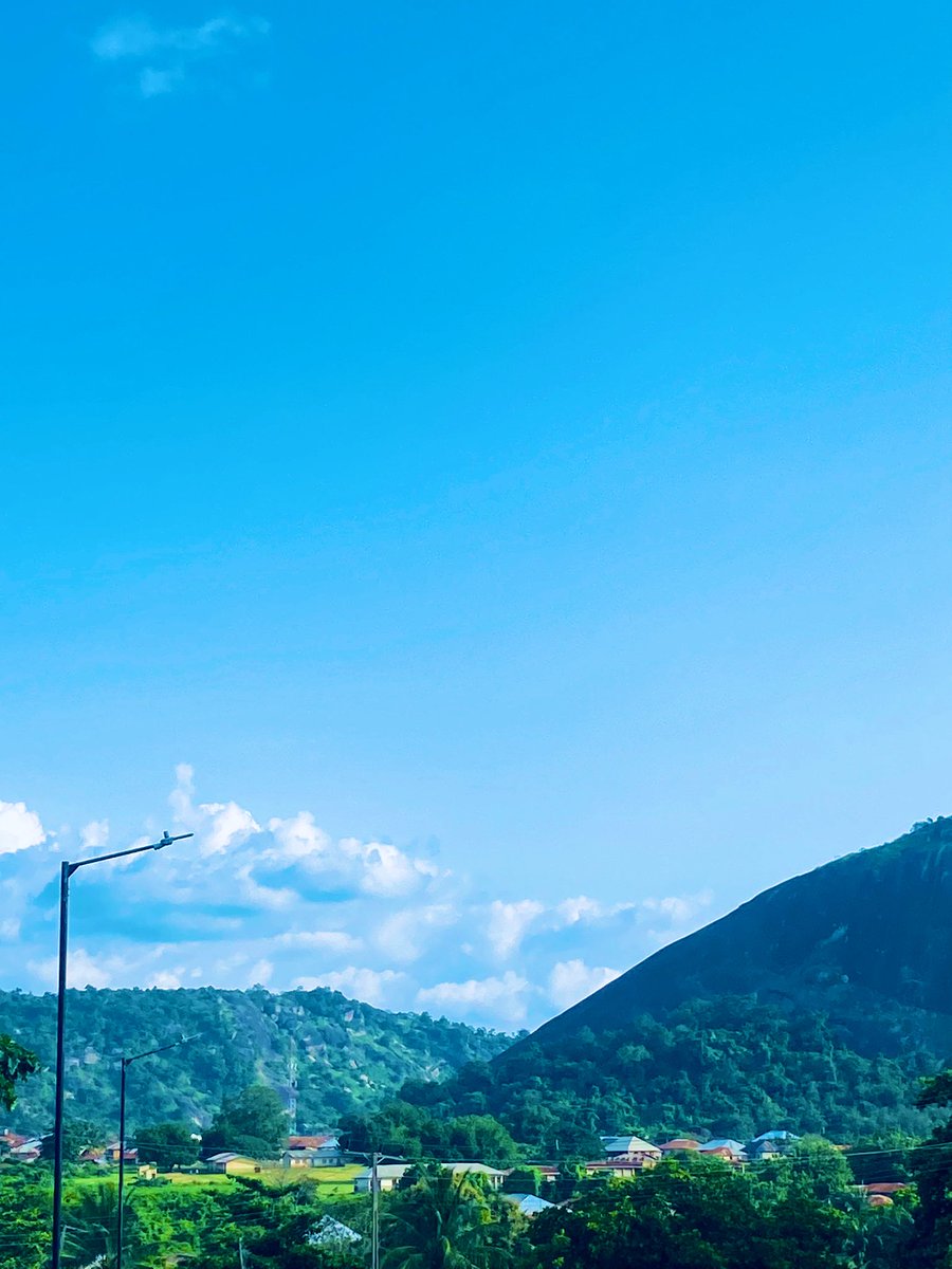 adeoti_jos's tweet photo. Ilu Òkè — a land surrounded by rocks. 🪨😍

This is Tapa, Ibarapa North, Oyo State. 🇳🇬

A beautiful reminder that there’s so much natural beauty right here in our own backyard. We are truly blessed. ❤️🌍

Captured 📸🤳 by me. 😁 https://t.co/qxW8DQSegx