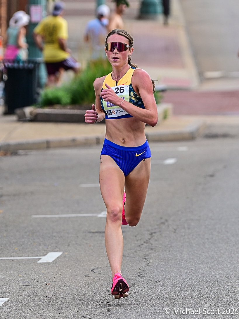 urimiscott's tweet photo. Big win today for @UtahTrackXC alum Emily Venters — shown here during the #USATF 6k championship — at the @USATF 10K Championship hosted by @tcmarathon.
Venters won in 31:09, nearly 50 seconds ahead of the runner-up.
#TwinCitiesInMotion https://t.co/2ArRM2oOwk