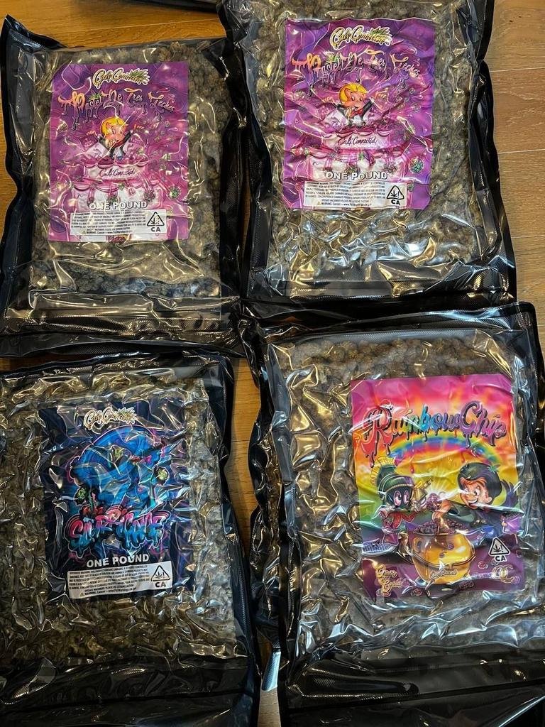 STONERS2027's tweet photo. Each bag going for $800 lmk wassup let's work 

📱https://t.co/ZG6HoEGeW3  

📱 https://t.co/BUz6U7b395

#cannabis #strain #flower #budshots #weedculture #Texas #Tx #cbd #thc #worldwide https://t.co/nbaePWCXAy