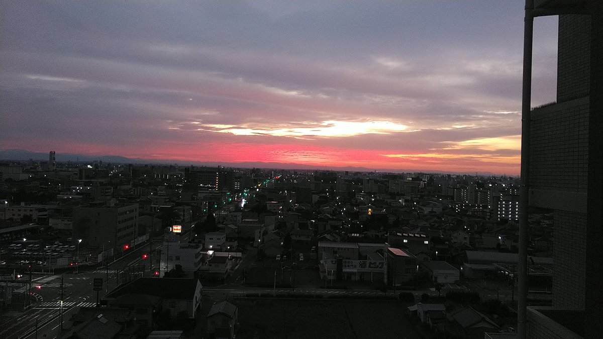 ilmarinenshamer's tweet photo. キレイな朝焼け。
実物は持ったキレイだった。
#Revive https://t.co/Ojsq92G9Es