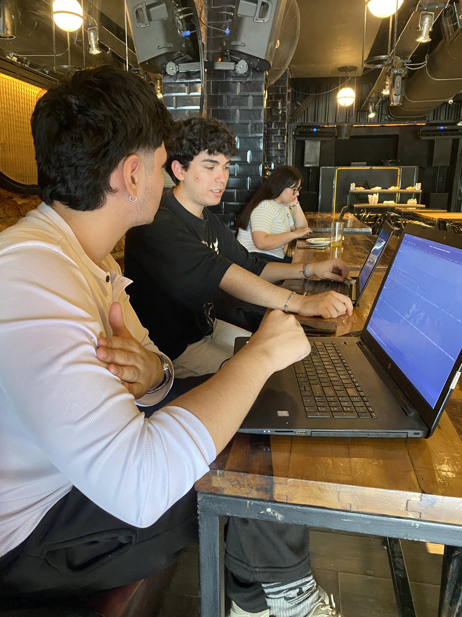 Formosadev's tweet photo. Terminando el hacka de @SuperteamAR @colosseum 🗣️ https://t.co/J4YLHmOCqQ