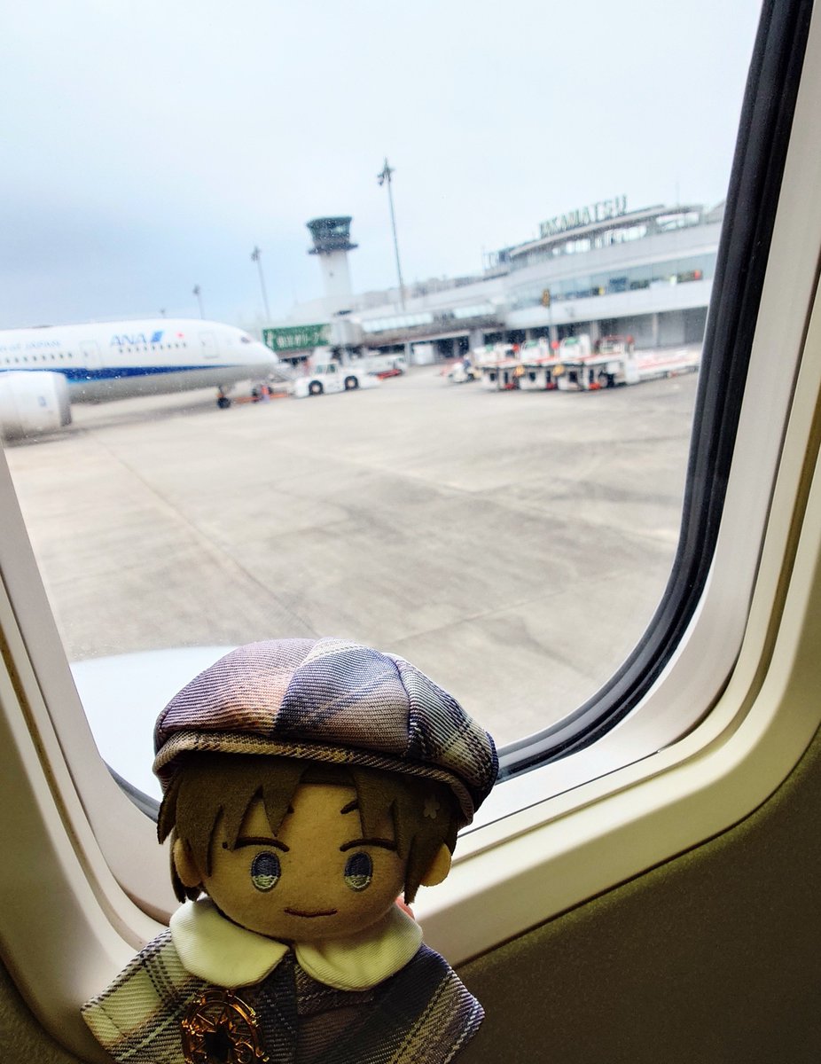 AgraphaMio's tweet photo. 飛行機乗った！くっそ曇天ですわ😂
行ってきます(*｀･ω･)ゞ https://t.co/68ipdHbZWo