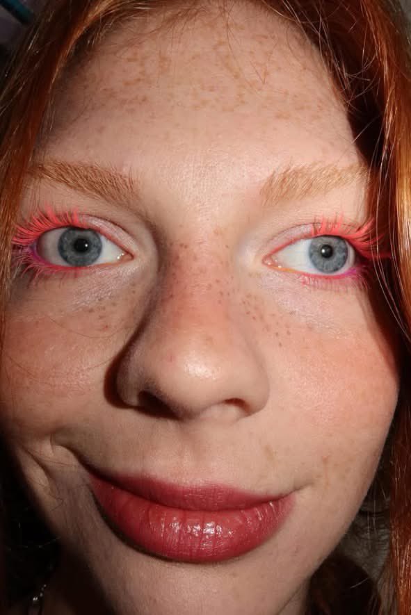 GarbageHuman24's tweet photo. When you're a little too drunk and ready to go home, but then she hits you with this look. https://t.co/cne1EJguIb