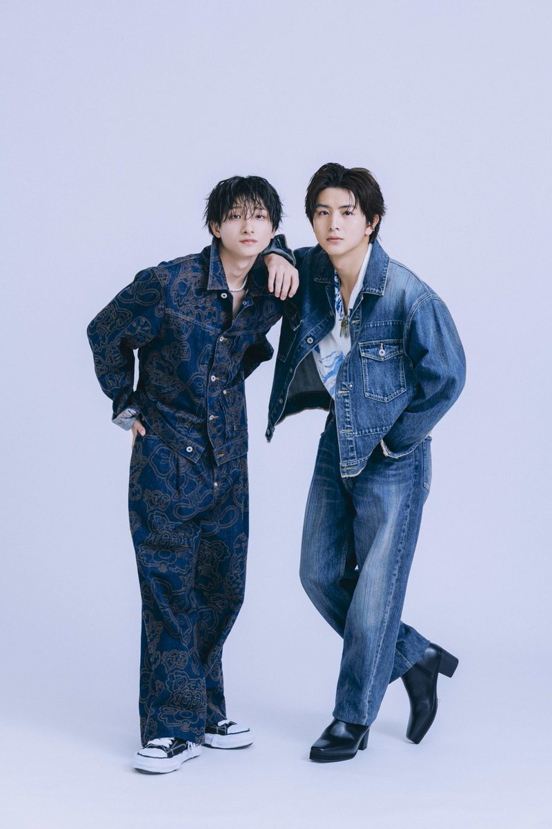fumiya_1stphoto's tweet photo. ┈┈┈┈┈┈┈┈┈┈
#高尾楓弥 1st写真集「#花楓弥」
対談2ショット解禁📸✨
┈┈┈┈┈┈┈┈┈┈
本作にはソロインタビューはもちろん、豪華ゲスト3組との対談インタビューを収録✨

親友 #柏木悠  (#超特急 )
ダンスの恩師 #ACHI
兄 #高尾颯斗 (#ONENONLY )

2027年2月2日(火)発売🌺✨

@buddiis https://t.co/NnwZR7I7an