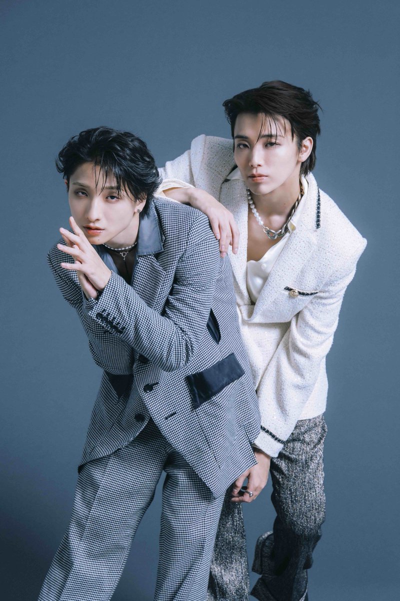 fumiya_1stphoto's tweet photo. ┈┈┈┈┈┈┈┈┈┈
#高尾楓弥 1st写真集「#花楓弥」
対談2ショット解禁📸✨
┈┈┈┈┈┈┈┈┈┈
本作にはソロインタビューはもちろん、豪華ゲスト3組との対談インタビューを収録✨

親友 #柏木悠  (#超特急 )
ダンスの恩師 #ACHI
兄 #高尾颯斗 (#ONENONLY )

2027年2月2日(火)発売🌺✨

@buddiis https://t.co/NnwZR7I7an