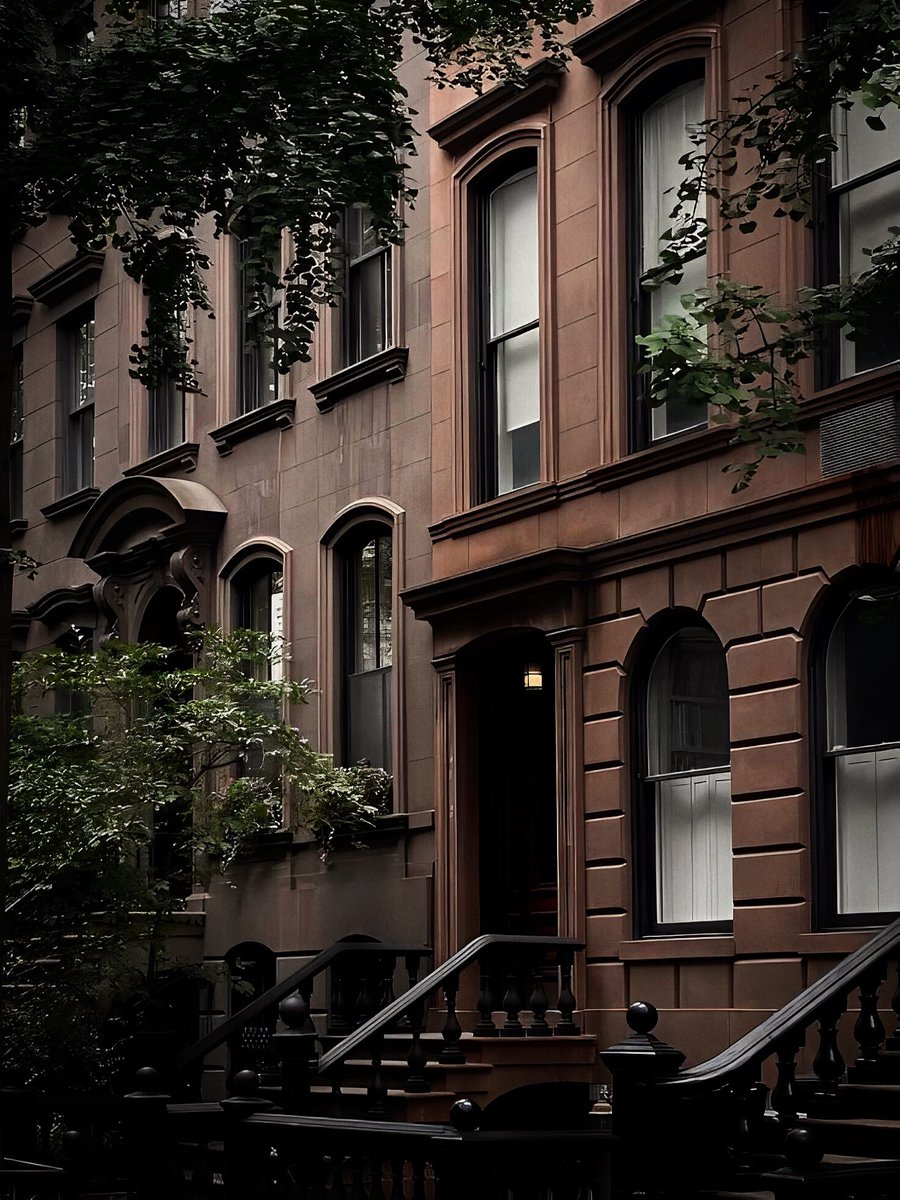 conjurebook's tweet photo. I  E𑜒rth-** Kat : Books**
Triompho ╱ 1997 ( ay ) Not ▢ Cpt ┐ Love**
Cozy Page ꜝ 𖦃 𝄒 Herbal — (t) Osh Guide. New York streets 𖦃 walking with my so https://t.co/A2aWzhhzOr