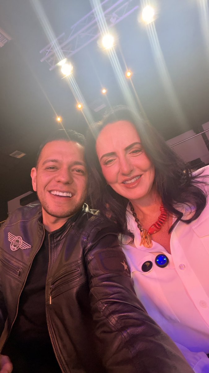 JotaPeHernandez's tweet photo. A @MariaFdaCabal le deseo muchos éxitos en su camino. Hoy llega al Partido Republicano (antiguo partido LIGA) para seguir construyendo su carrera política. LA LIGA decidió adoptar (el nombre, logo y colores) que yo tenía para mi partido pero que Alianza Verde no me permitió. 🇨🇴 https://t.co/iFZYx9B7Y4