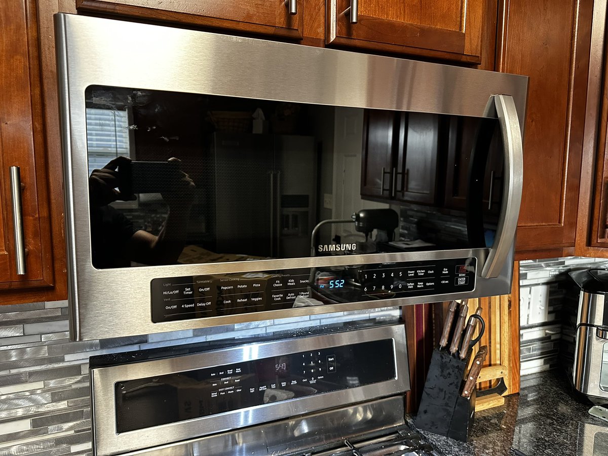 HellRaz0r1776's tweet photo. Y’all… my wife is freaking ridiculous.
She can find a deal better than a bloodhound can track a scent.

Our microwave died and I couldn’t fix it this time. So, we went shopping today.

This woman got a $400 microwave at Lowe’s for $31.43! https://t.co/KuqEoc2JSa